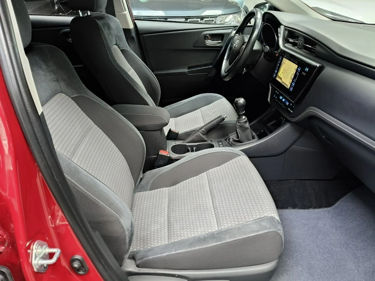 Toyota Auris - Zdjęcie 11