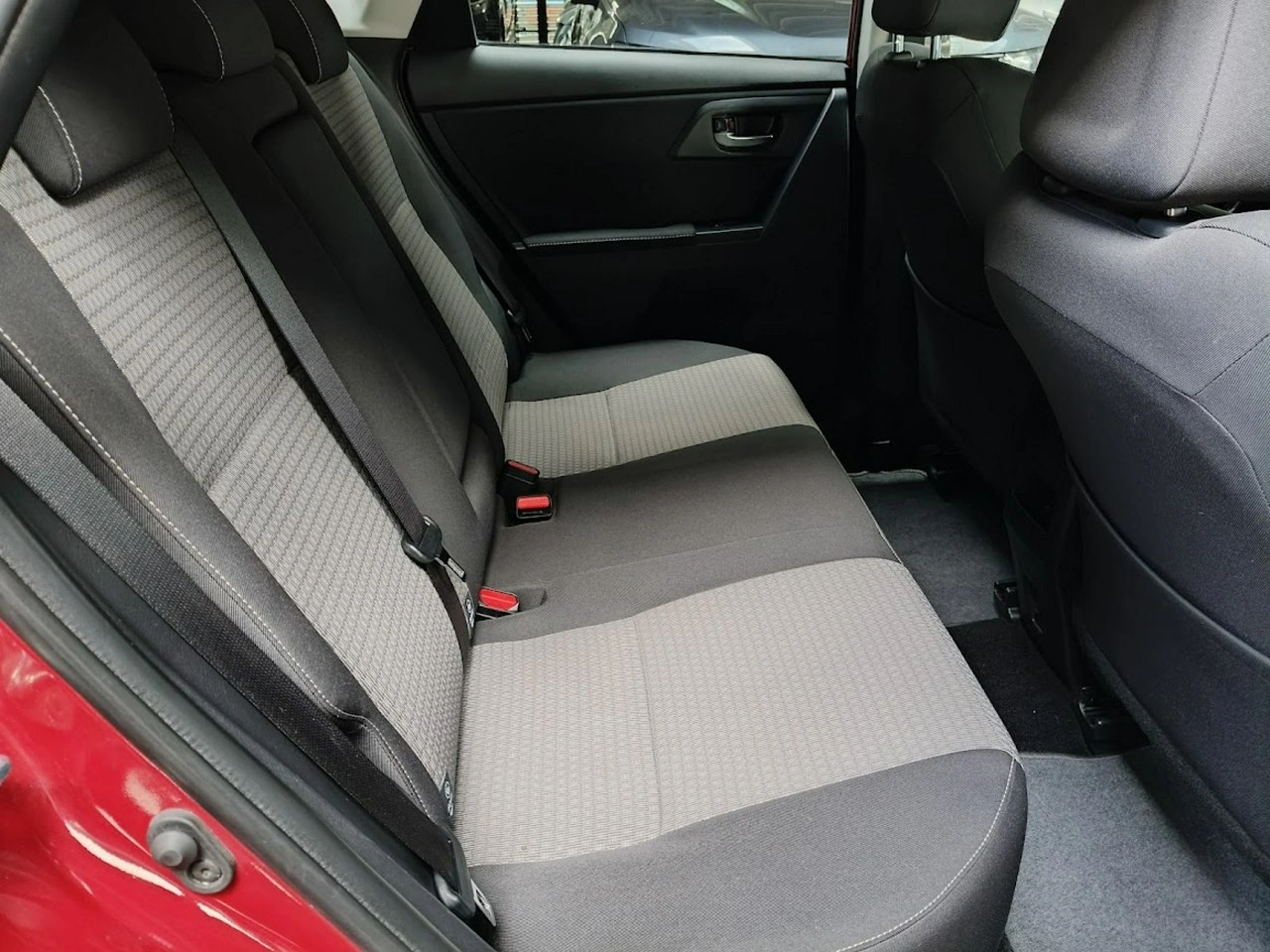 Toyota Auris - Zdjęcie 12