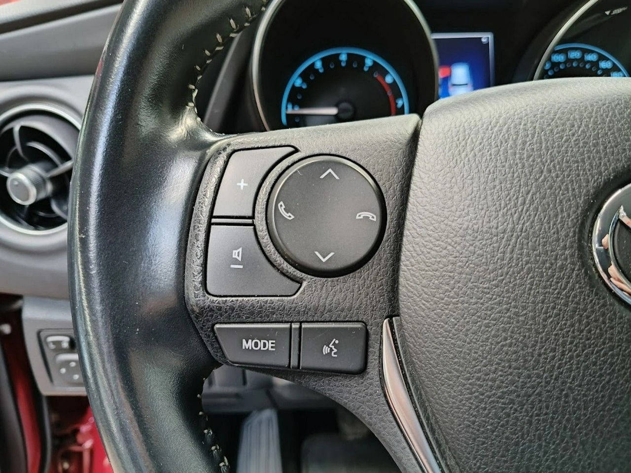 Toyota Auris - Zdjęcie 16