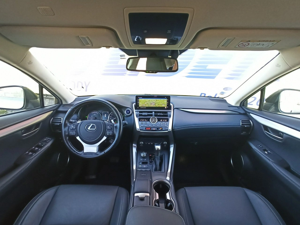 Lexus NX - Zdjęcie 14