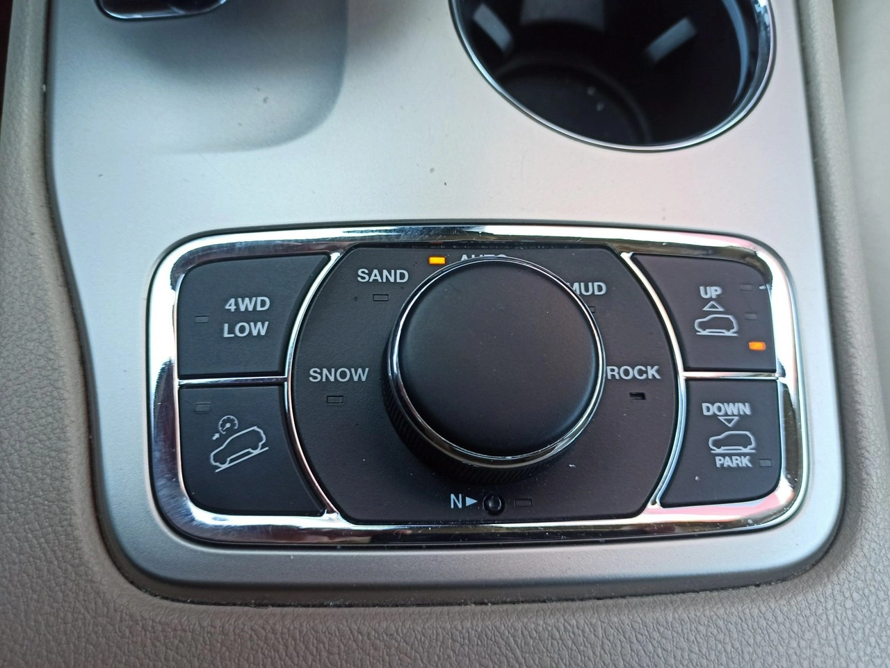 Jeep Grand Cherokee - Zdjęcie 24