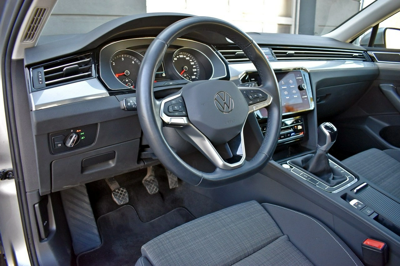 Volkswagen Passat Variant - Zdjęcie 9