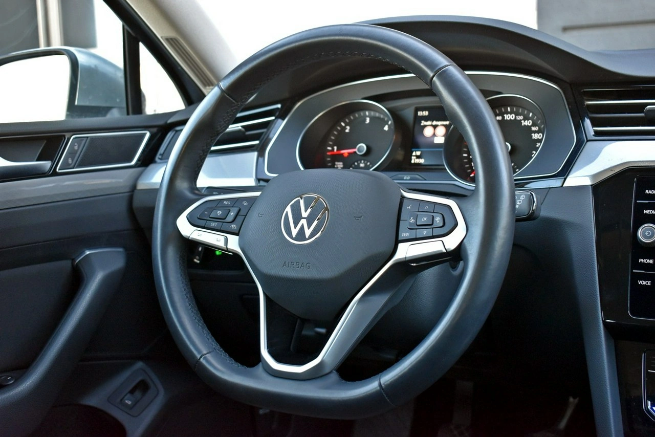 Volkswagen Passat Variant - Zdjęcie 18