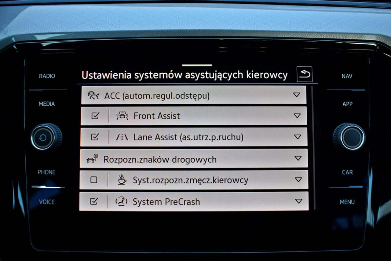 Volkswagen Passat Variant - Zdjęcie 22