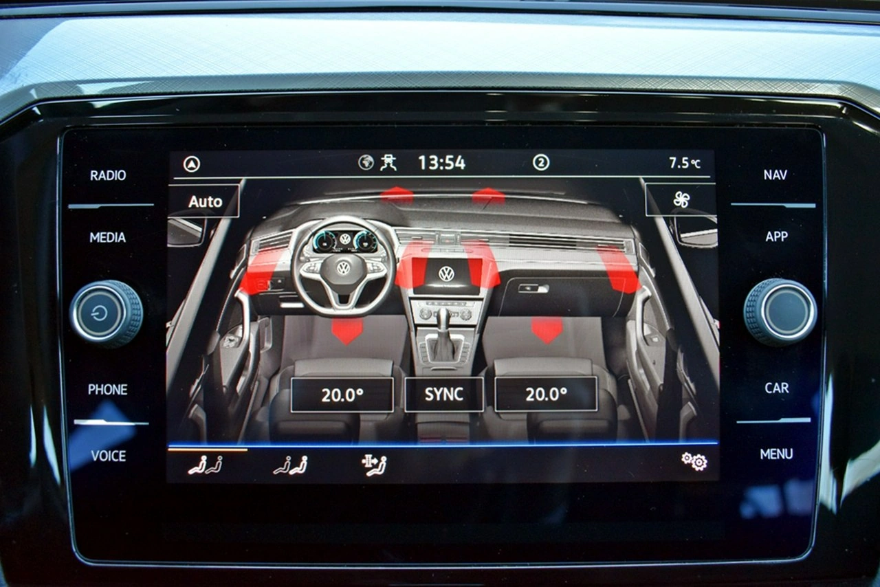 Volkswagen Passat Variant - Zdjęcie 24