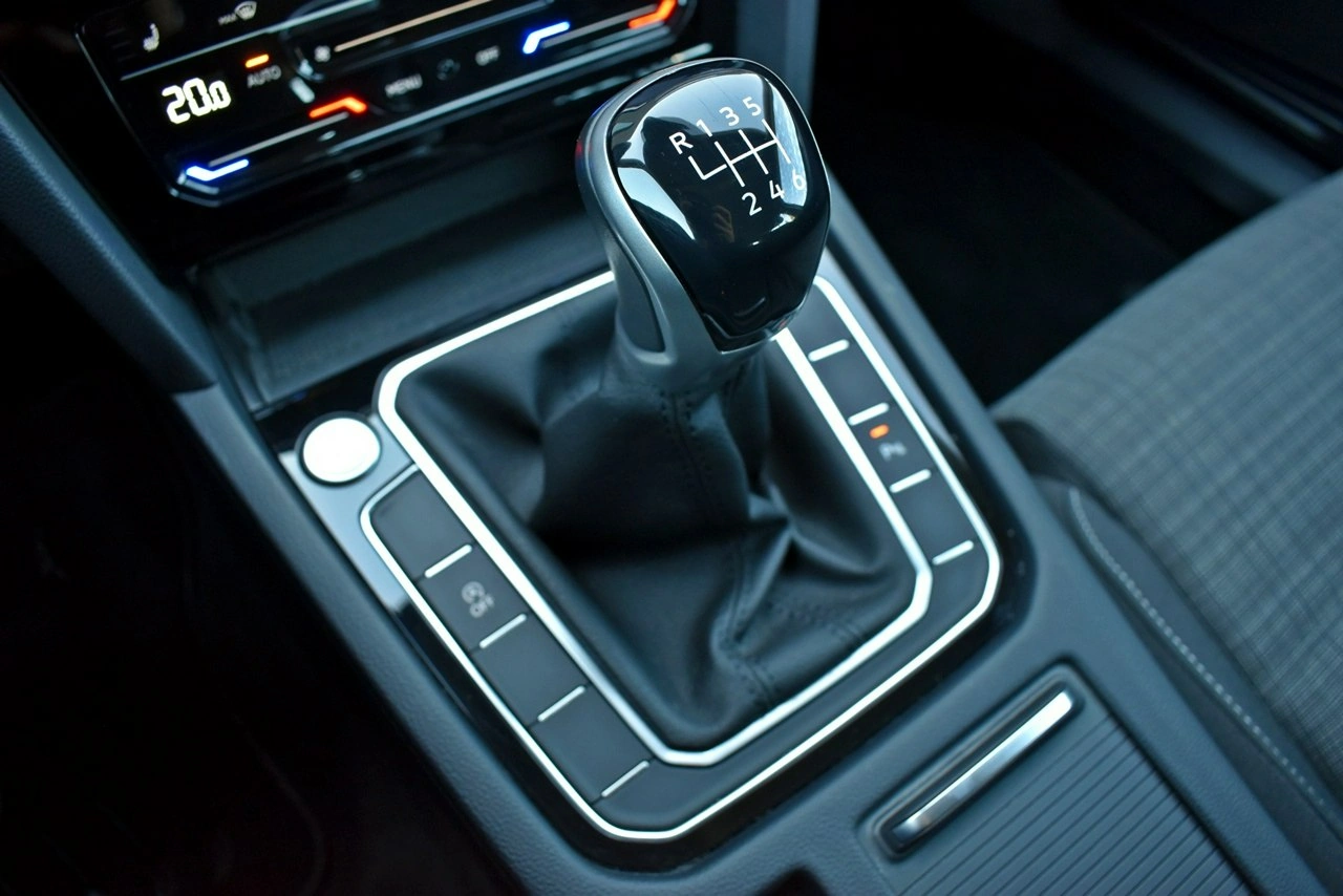 Volkswagen Passat Variant - Zdjęcie 26