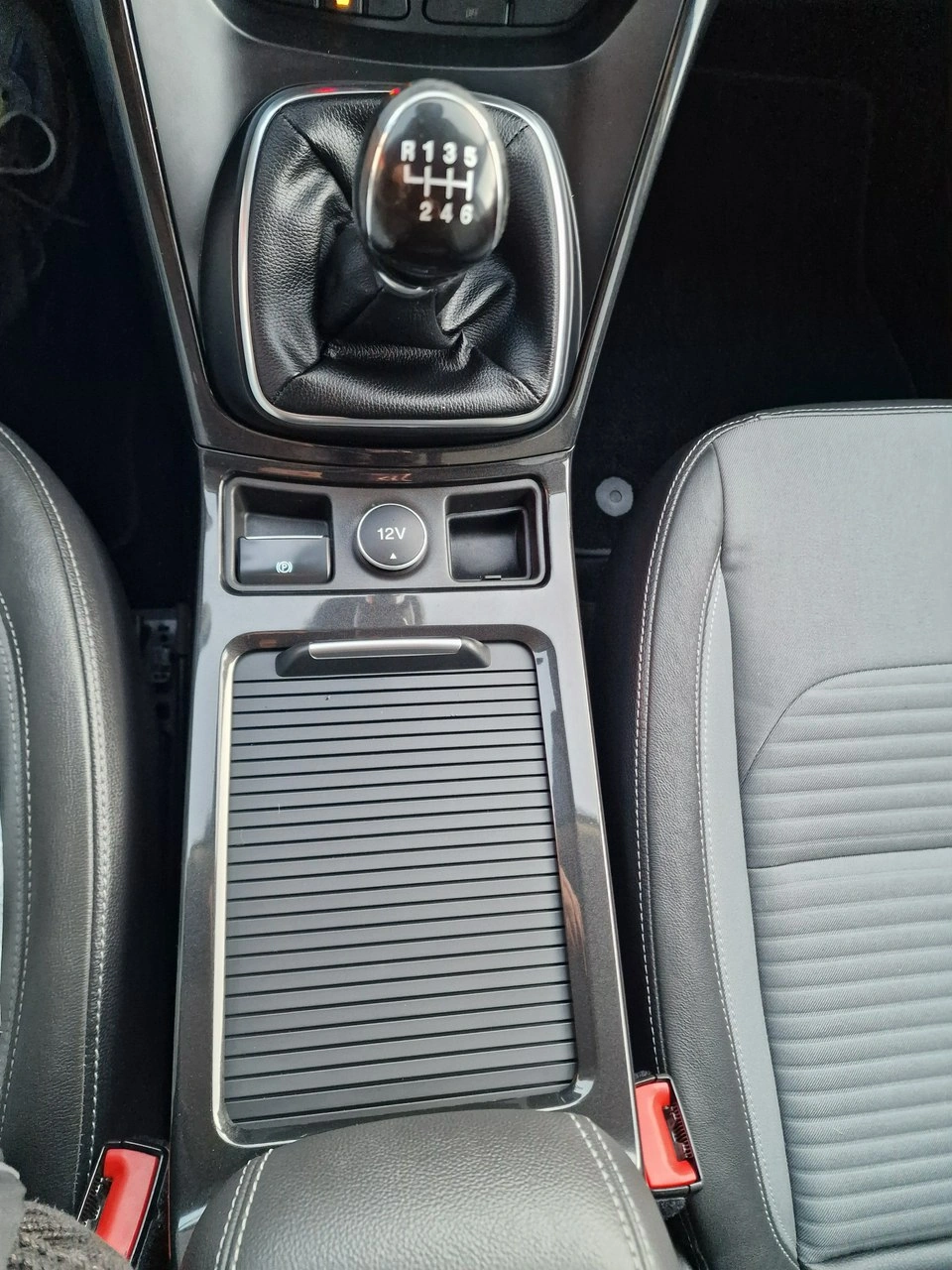 Ford Kuga - Zdjęcie 29