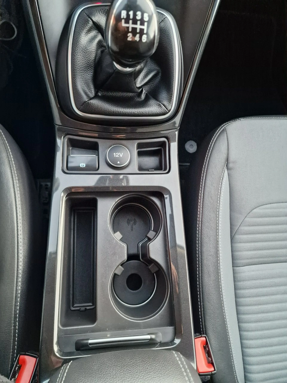 Ford Kuga - Zdjęcie 30