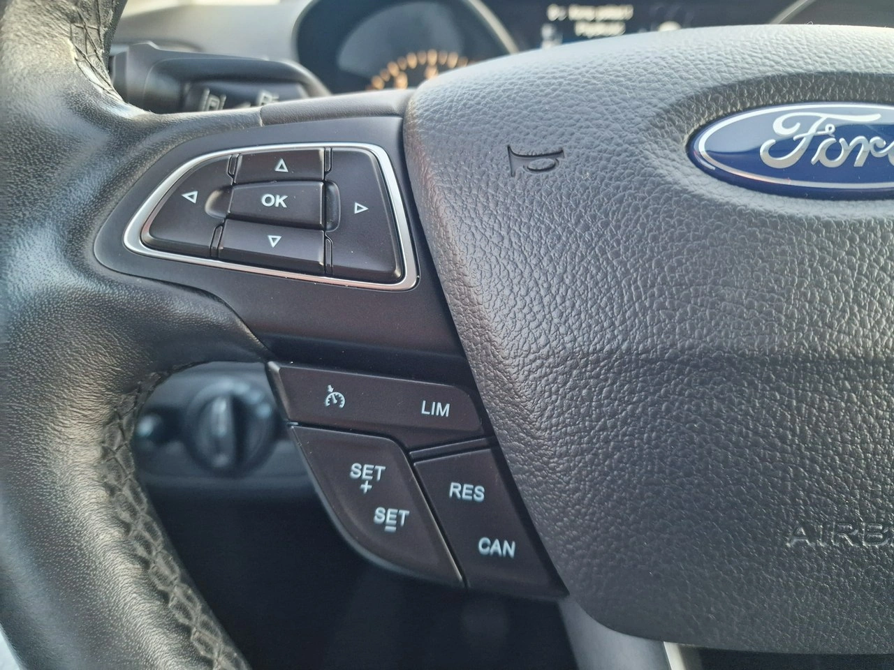 Ford Kuga - Zdjęcie 34