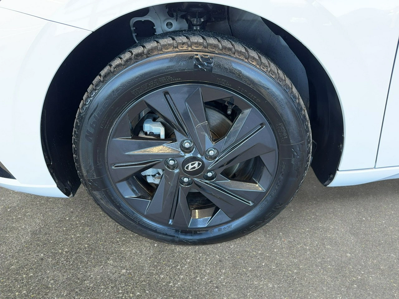 Hyundai Elantra - Zdjęcie 8