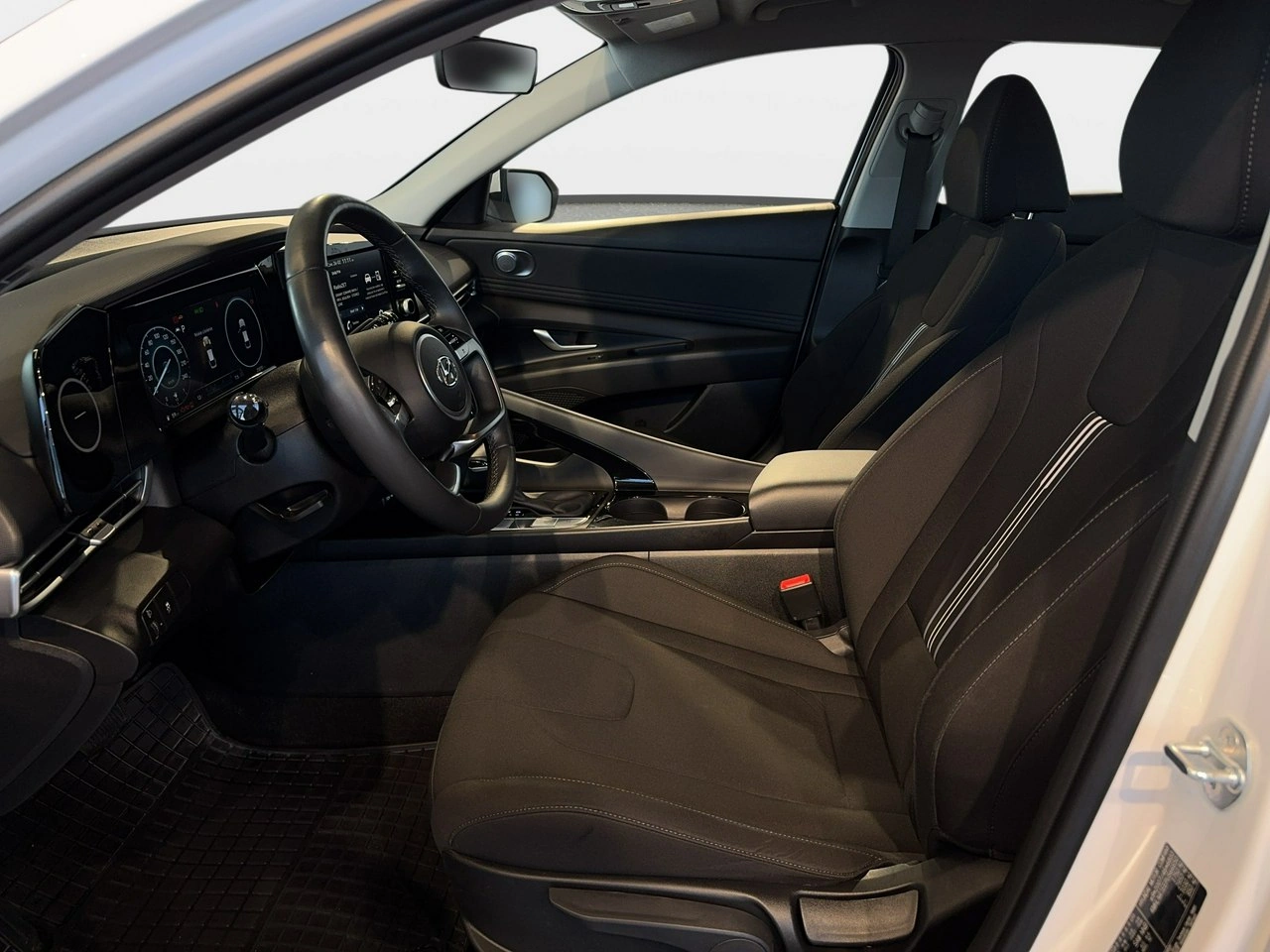 Hyundai Elantra - Zdjęcie 10