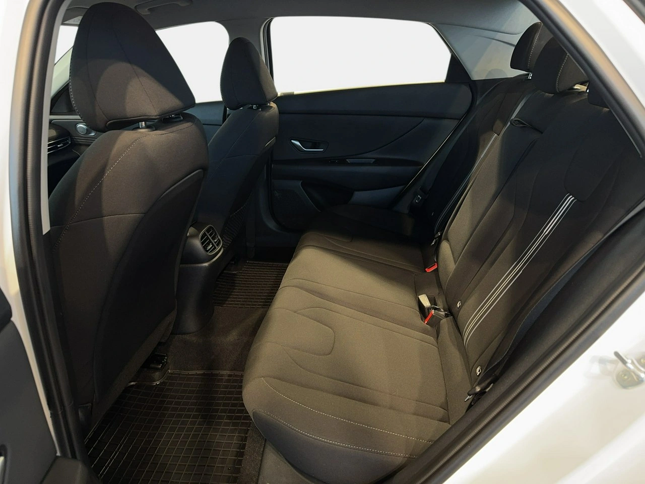 Hyundai Elantra - Zdjęcie 11