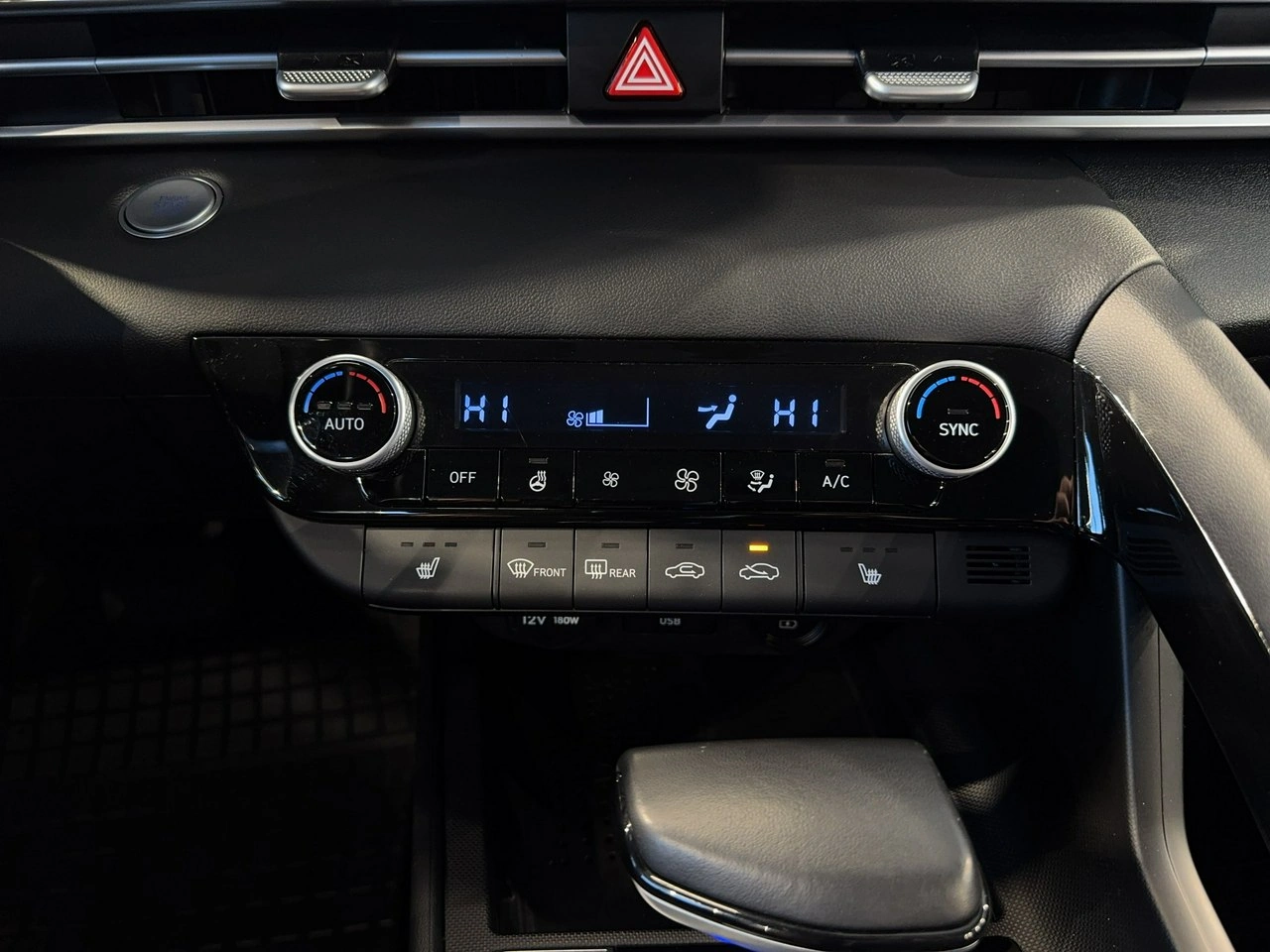 Hyundai Elantra - Zdjęcie 22