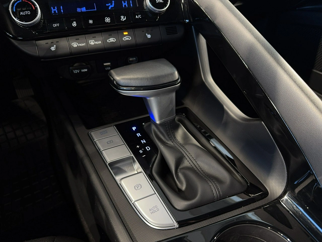 Hyundai Elantra - Zdjęcie 23