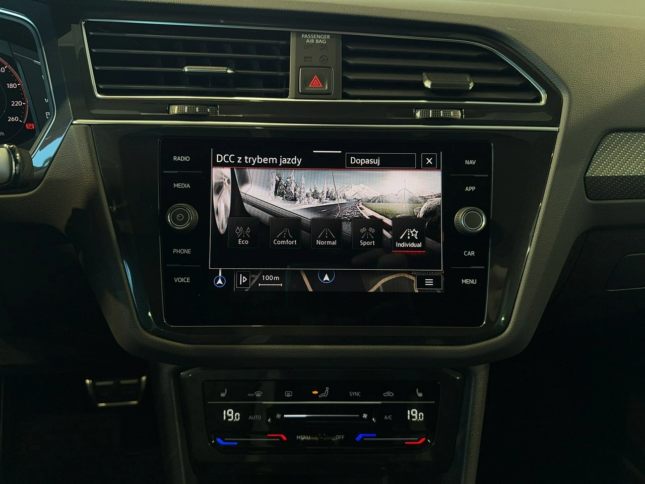 Volkswagen Tiguan - Zdjęcie 25