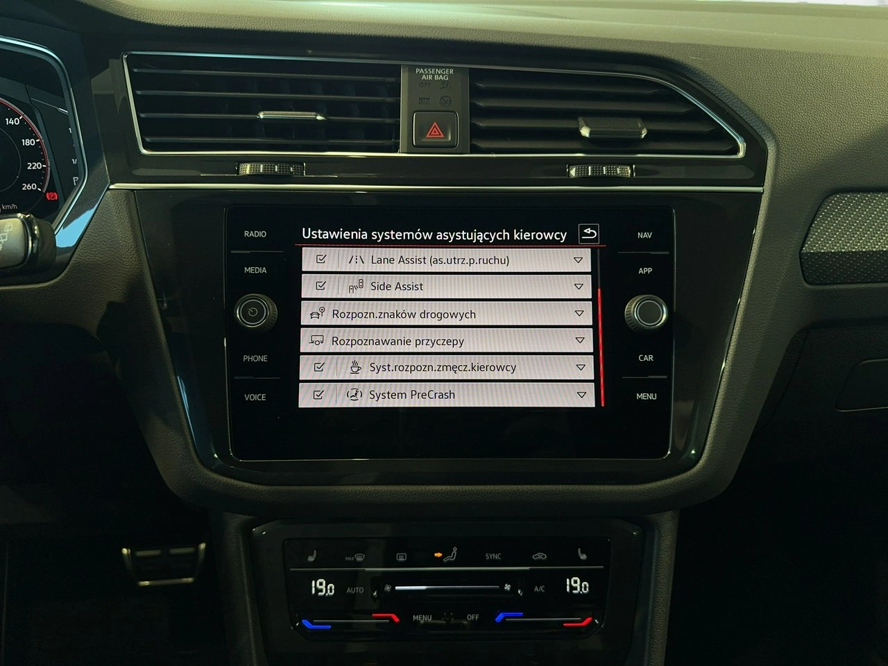 Volkswagen Tiguan - Zdjęcie 27