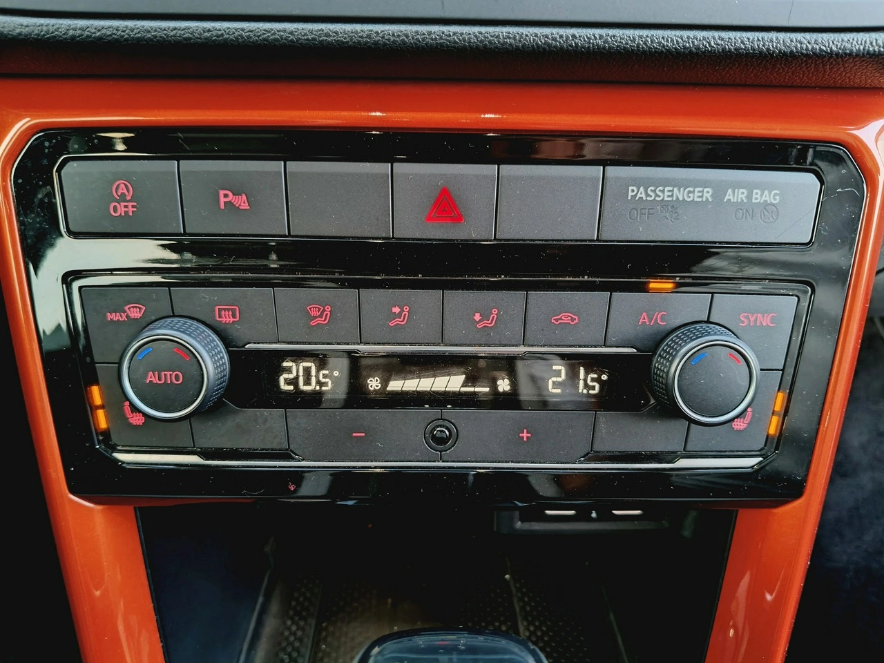 Volkswagen T-Cross - Zdjęcie 21