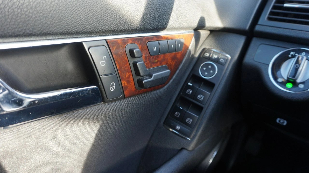 Mercedes C 320 - Zdjęcie 13