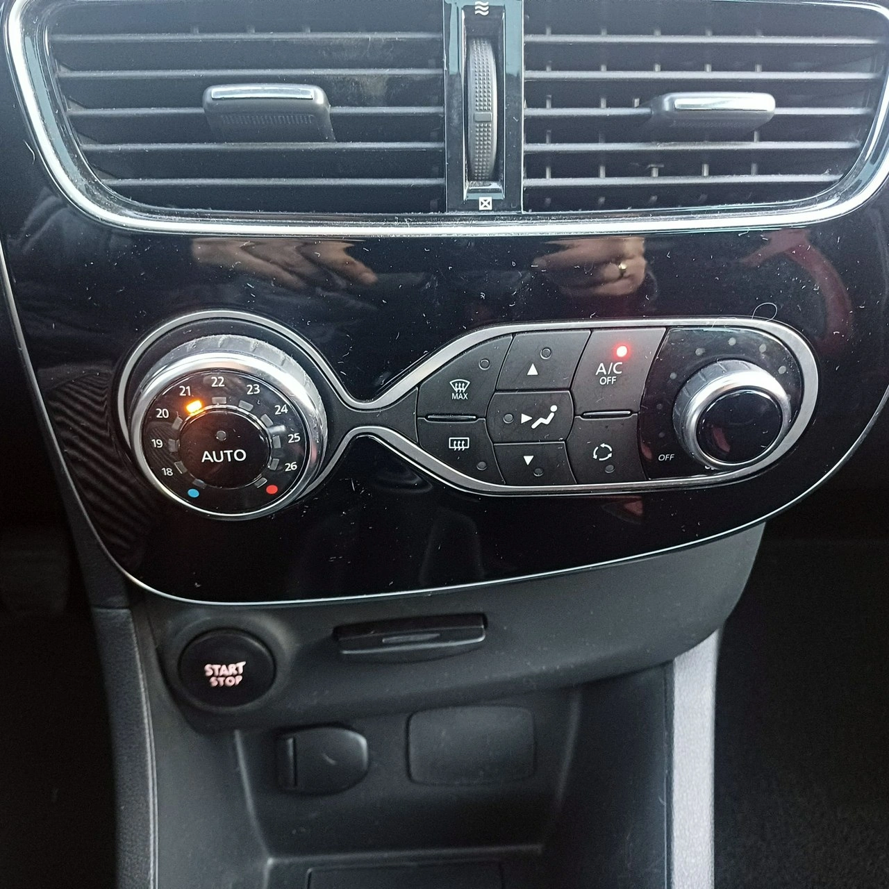 Renault Clio - Zdjęcie 17