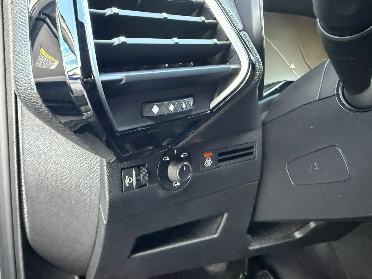 DS Automobiles DS 7 Crossback - Zdjęcie 37