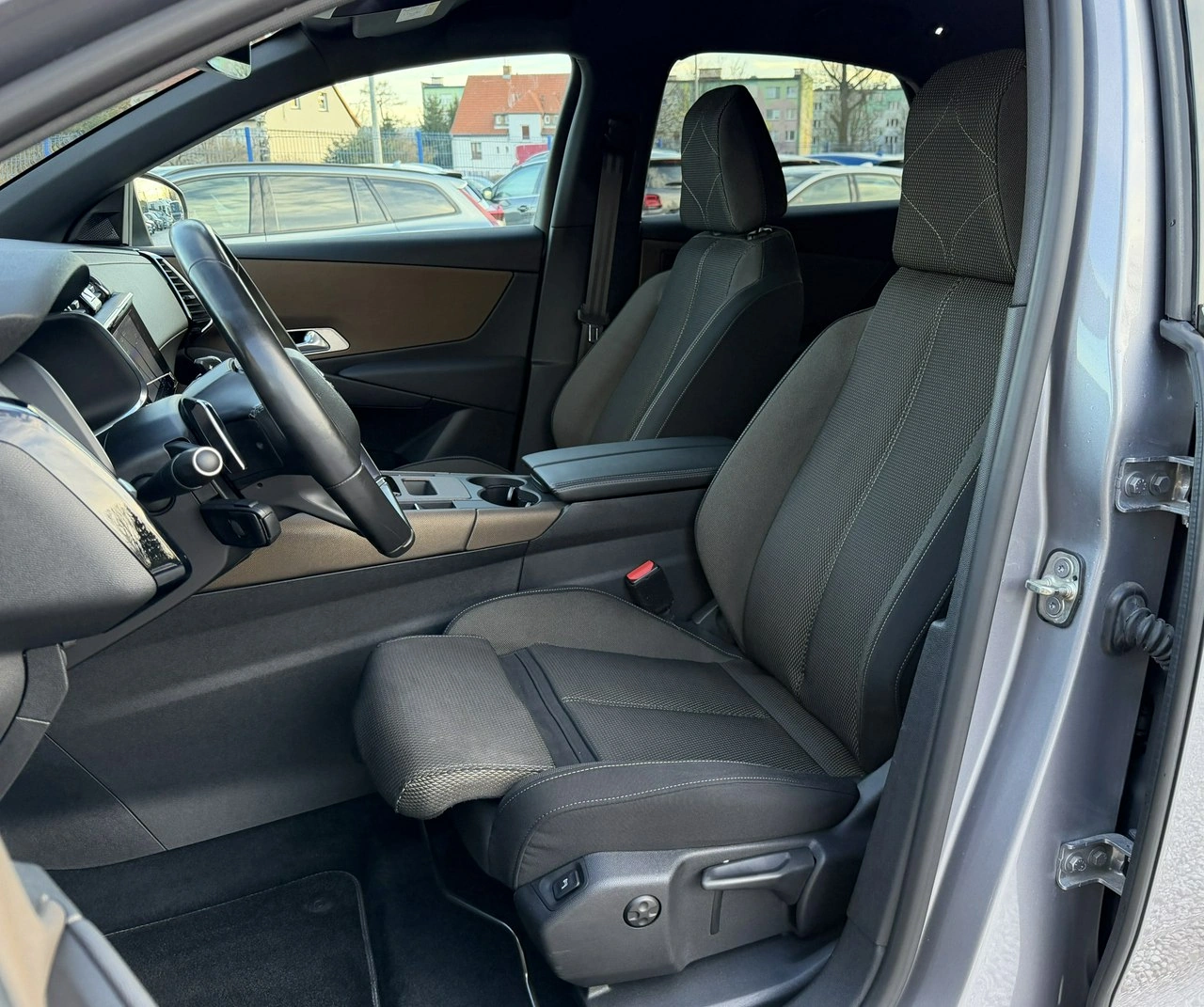 DS Automobiles DS 7 Crossback - Zdjęcie 14