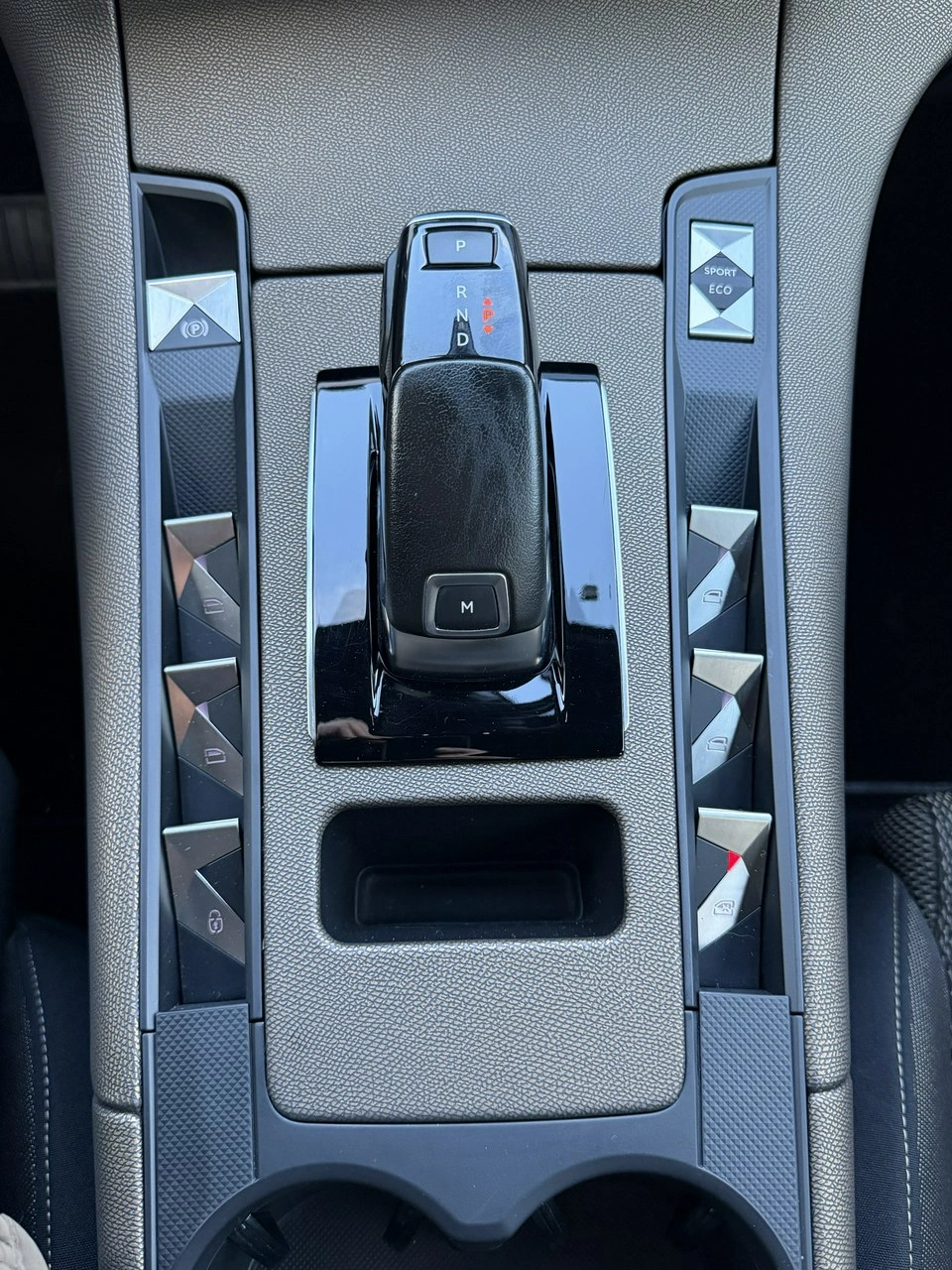 DS Automobiles DS 7 Crossback - Zdjęcie 22