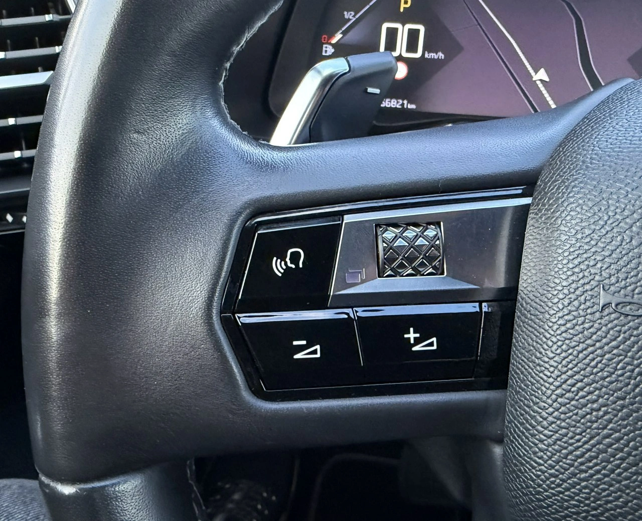 DS Automobiles DS 7 Crossback - Zdjęcie 30