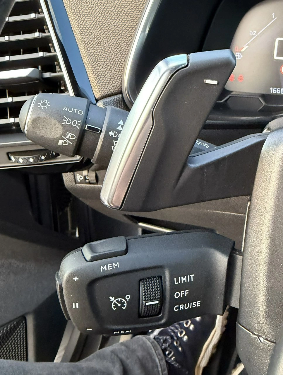 DS Automobiles DS 7 Crossback - Zdjęcie 36