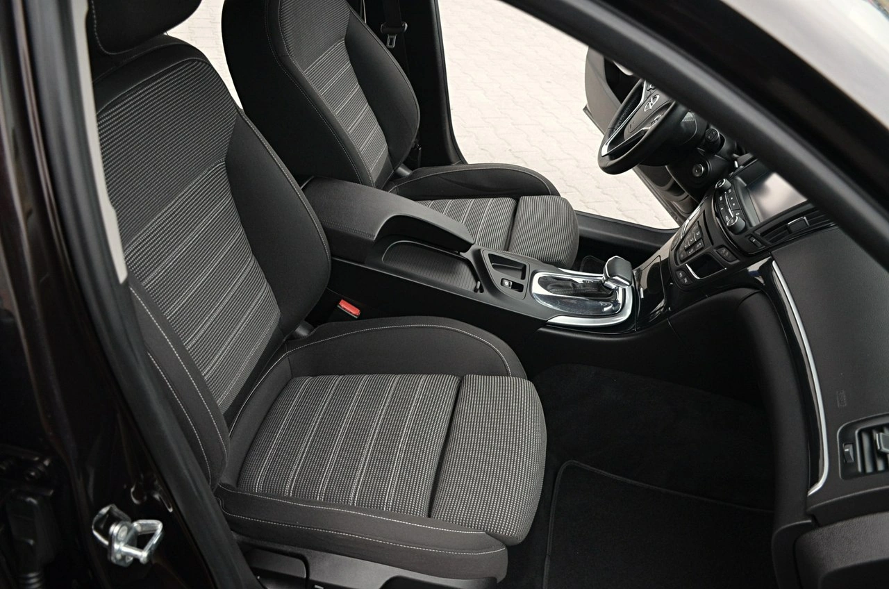 Opel Insignia - Zdjęcie 25