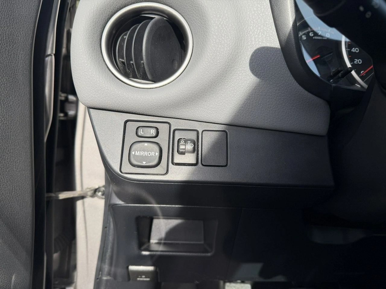 Toyota Yaris - Zdjęcie 12