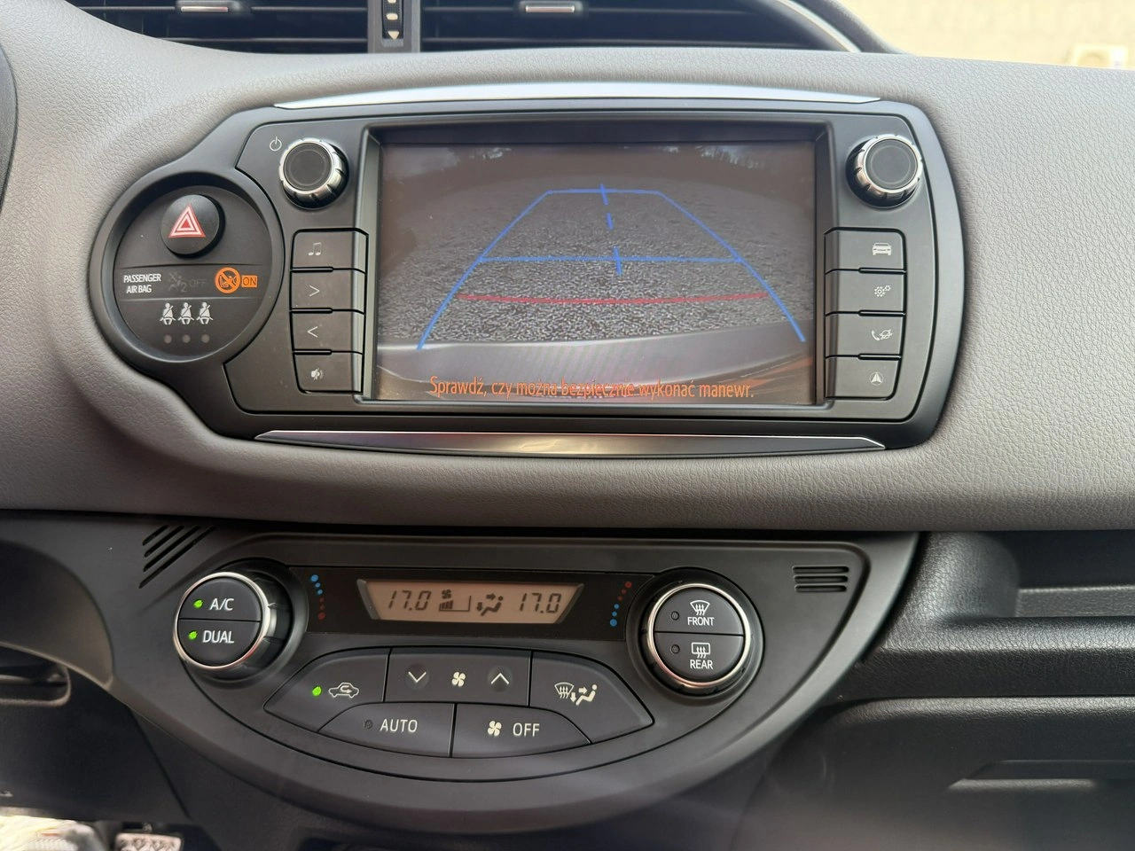 Toyota Yaris - Zdjęcie 18