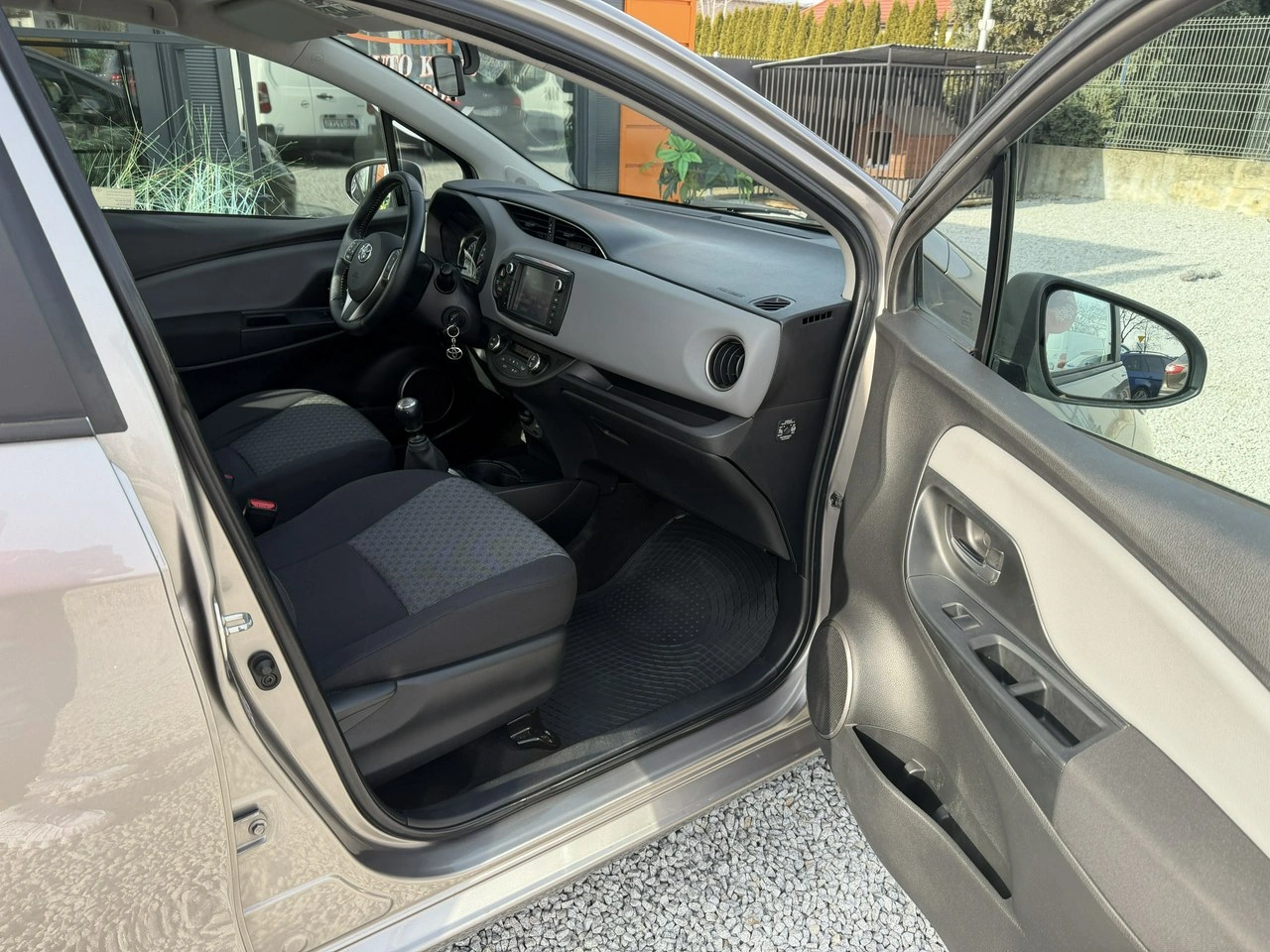 Toyota Yaris - Zdjęcie 20