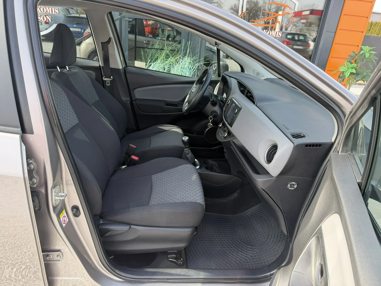 Toyota Yaris - Zdjęcie 21