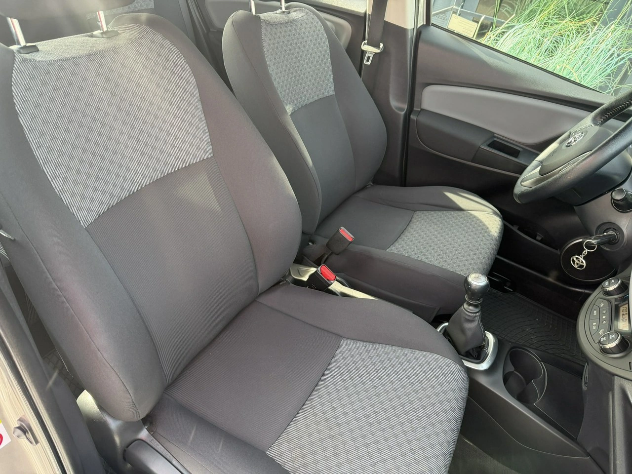 Toyota Yaris - Zdjęcie 23