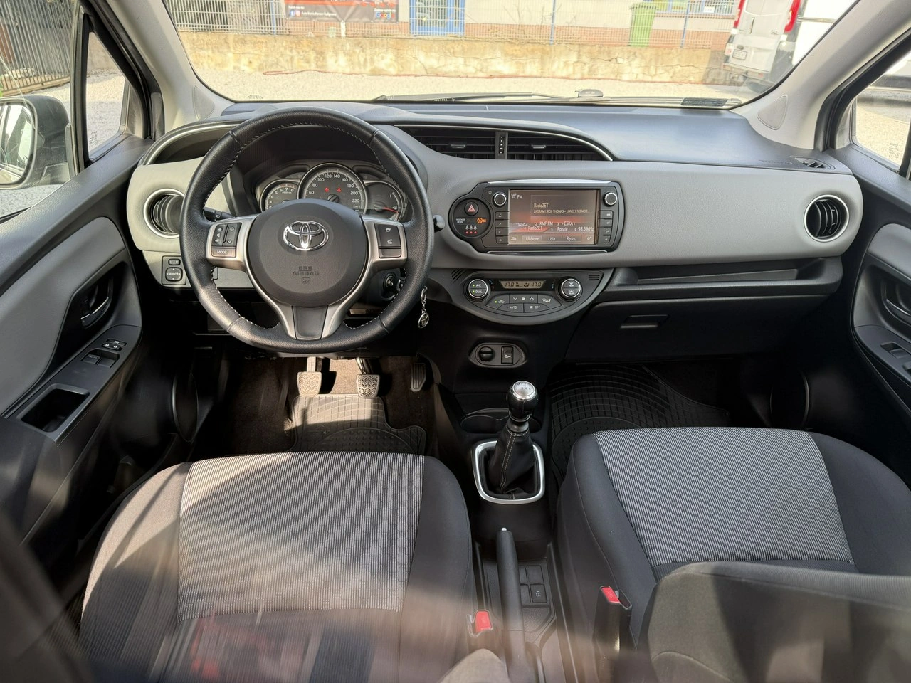 Toyota Yaris - Zdjęcie 27