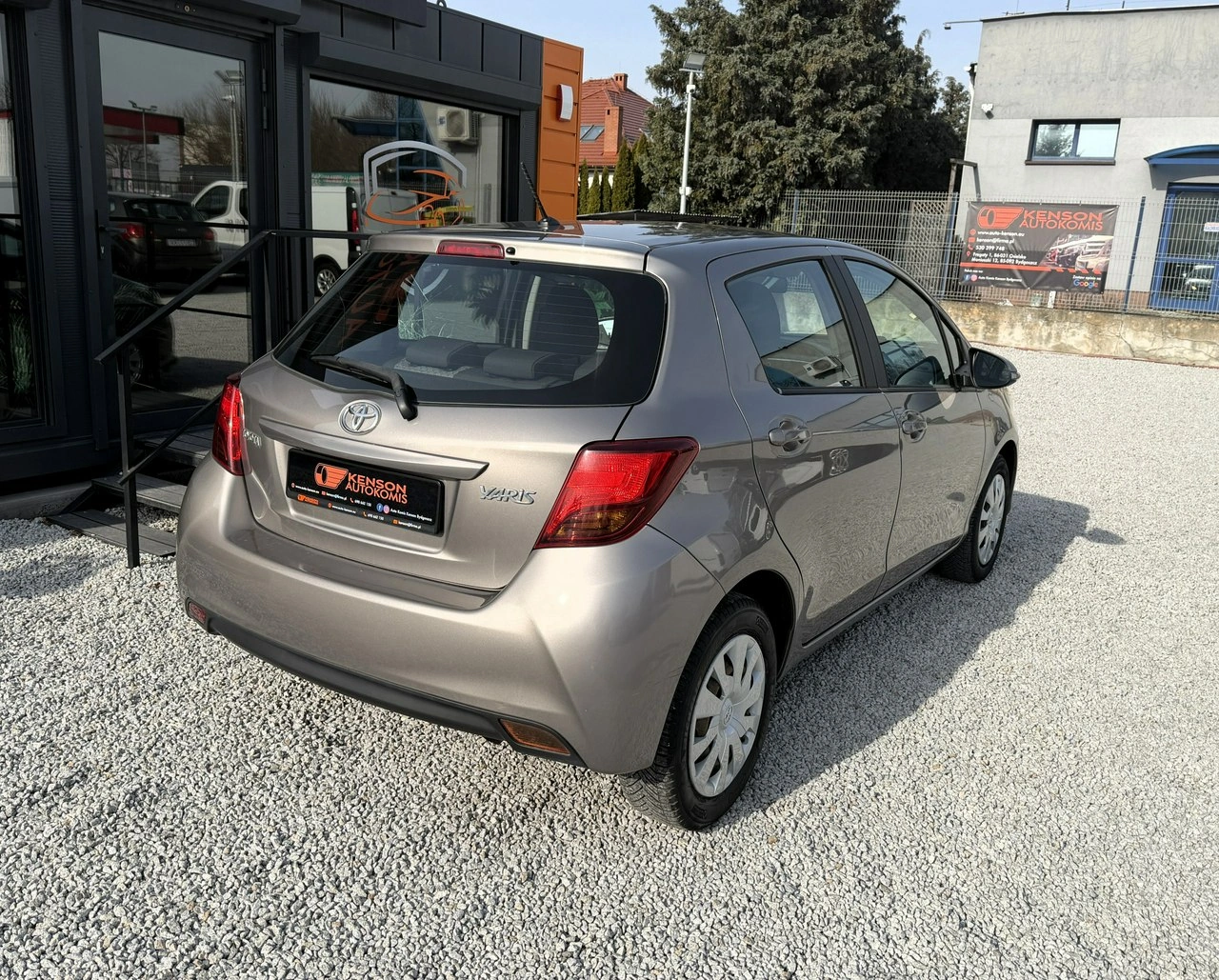 Toyota Yaris - Zdjęcie 2