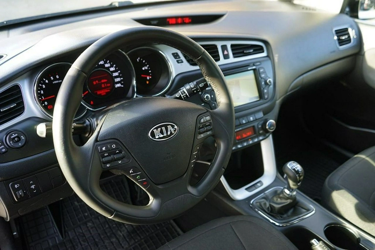 Kia Ceed - Zdjęcie 23