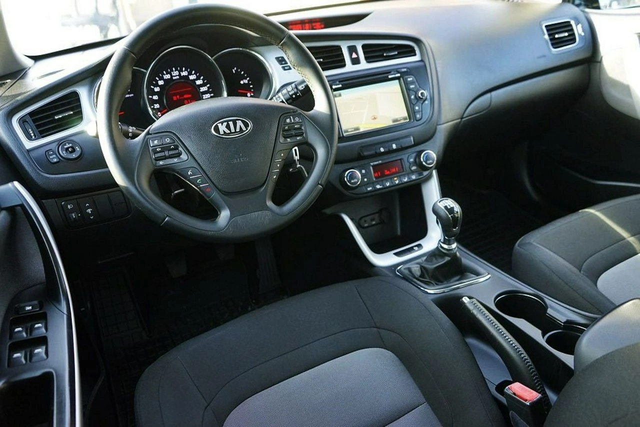 Kia Ceed - Zdjęcie 24