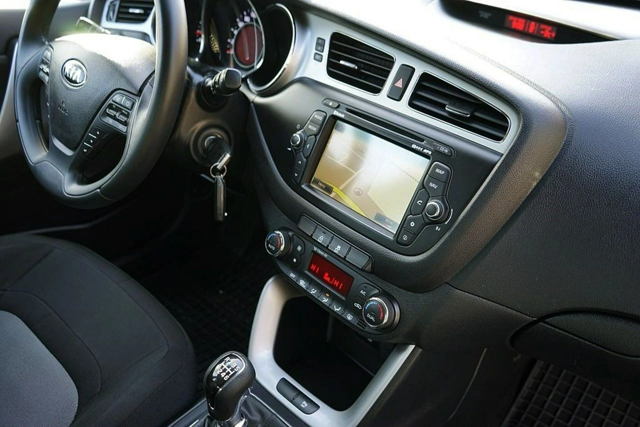 Kia Ceed - Zdjęcie 29