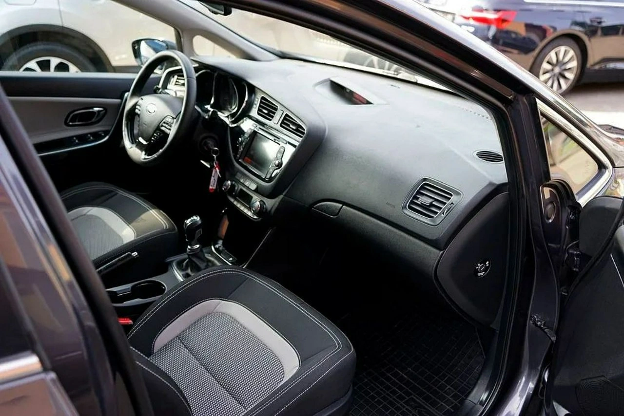 Kia Ceed - Zdjęcie 10