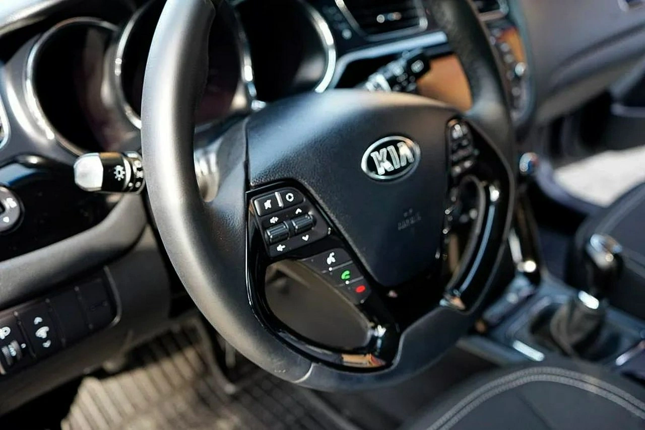 Kia Ceed - Zdjęcie 15