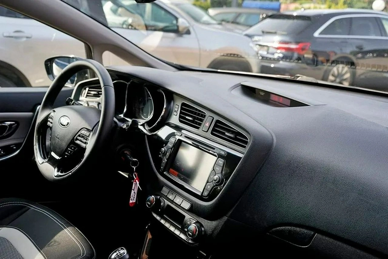 Kia Ceed - Zdjęcie 18