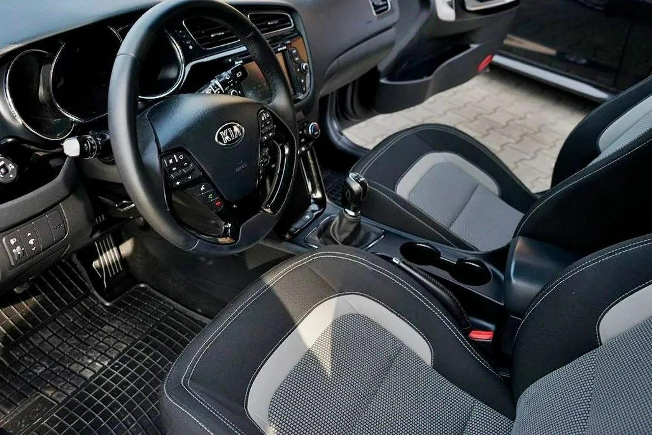 Kia Ceed - Zdjęcie 9