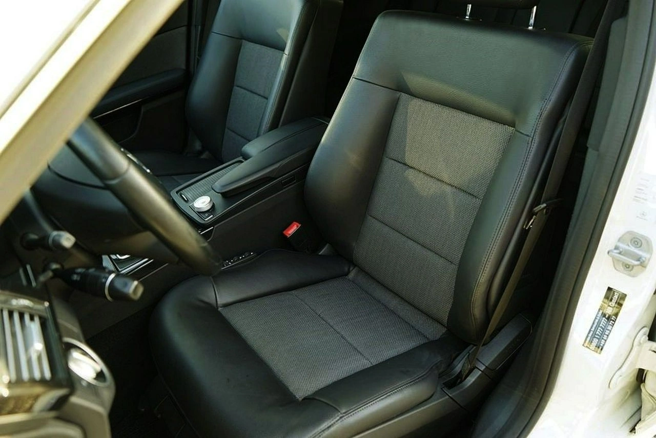 Mercedes E 220 - Zdjęcie 21