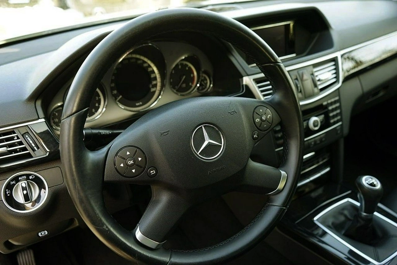 Mercedes E 220 - Zdjęcie 28