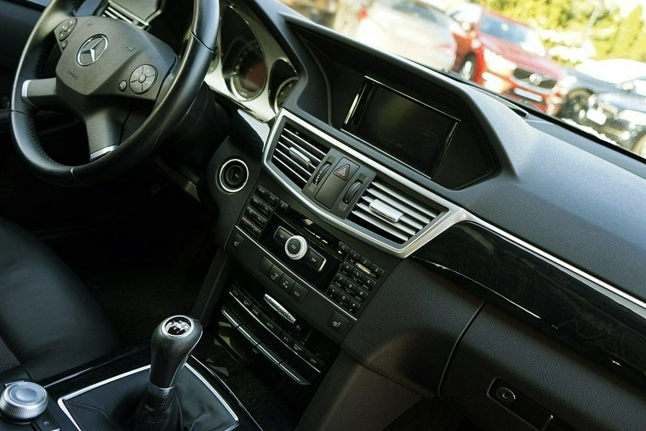 Mercedes E 220 - Zdjęcie 33