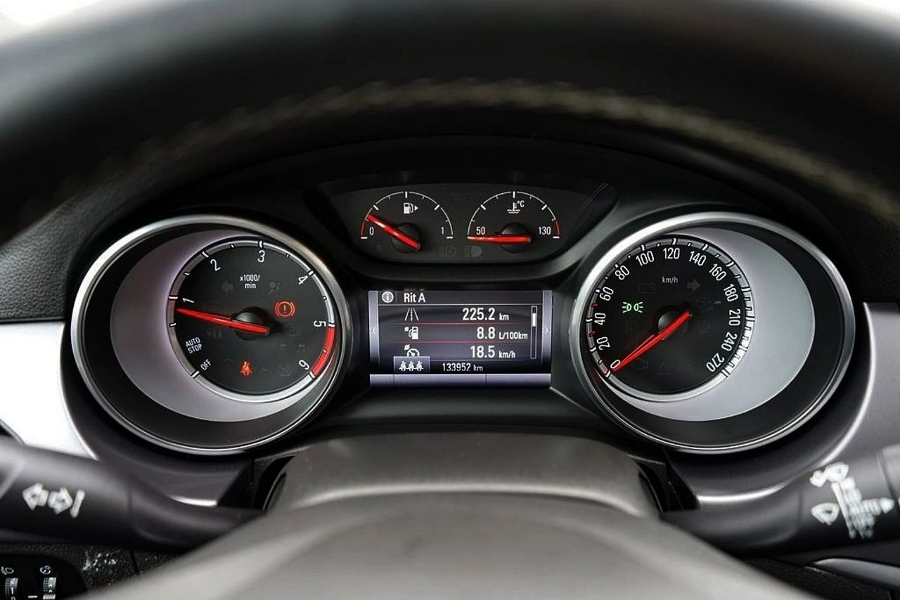 Opel Astra - Zdjęcie 30