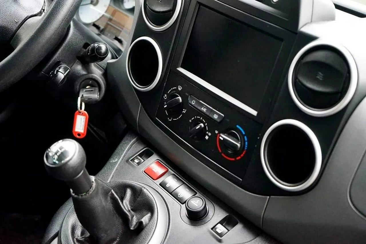 Peugeot Partner - Zdjęcie 23