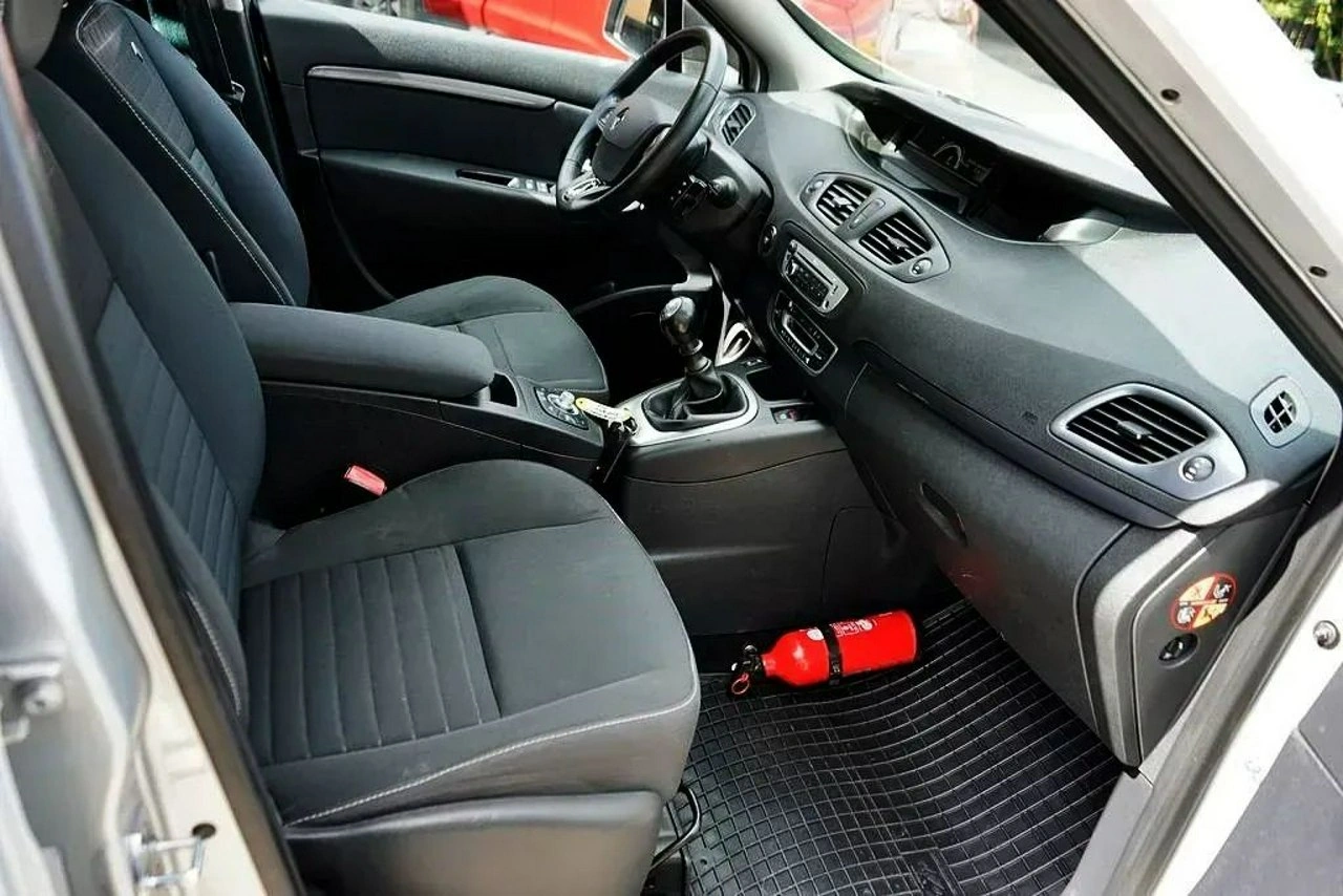 Renault Scenic - Zdjęcie 17