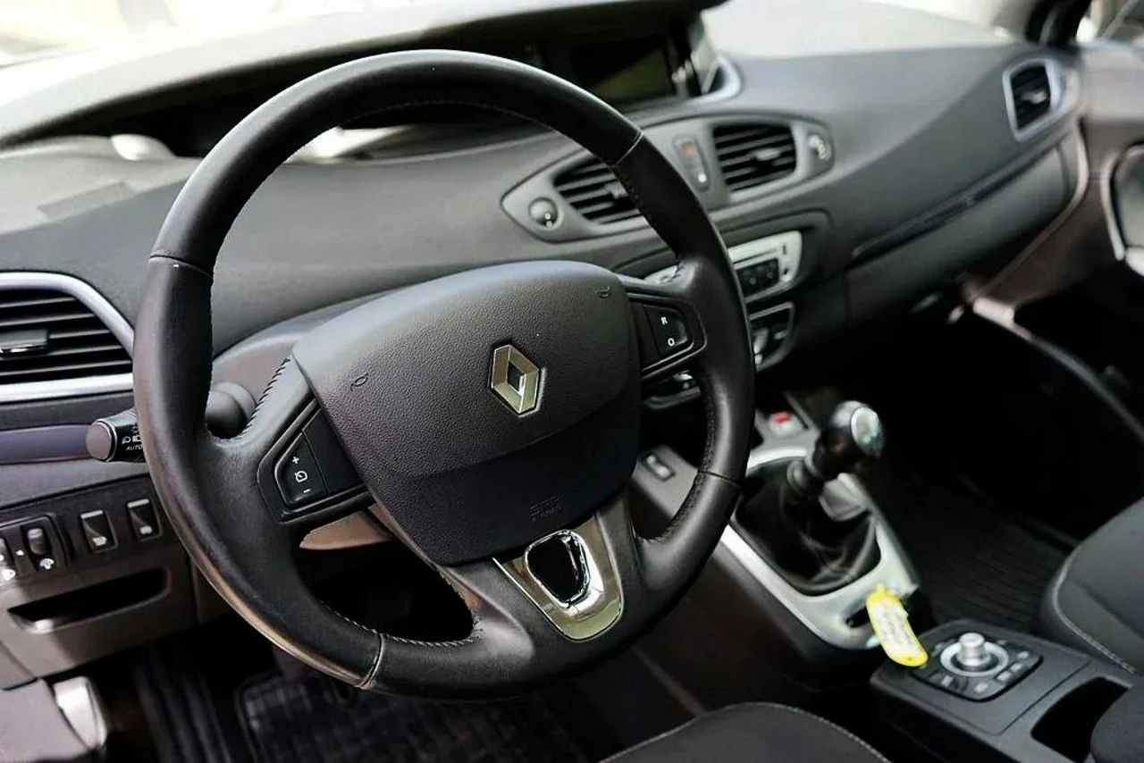Renault Scenic - Zdjęcie 24